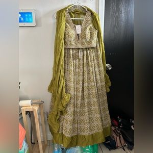 Nwt neha khullar set